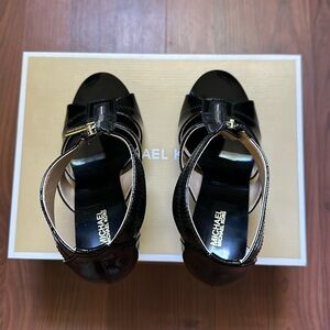 New Without tag MK high heels